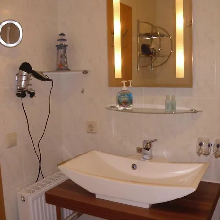 Rothe Apartment *